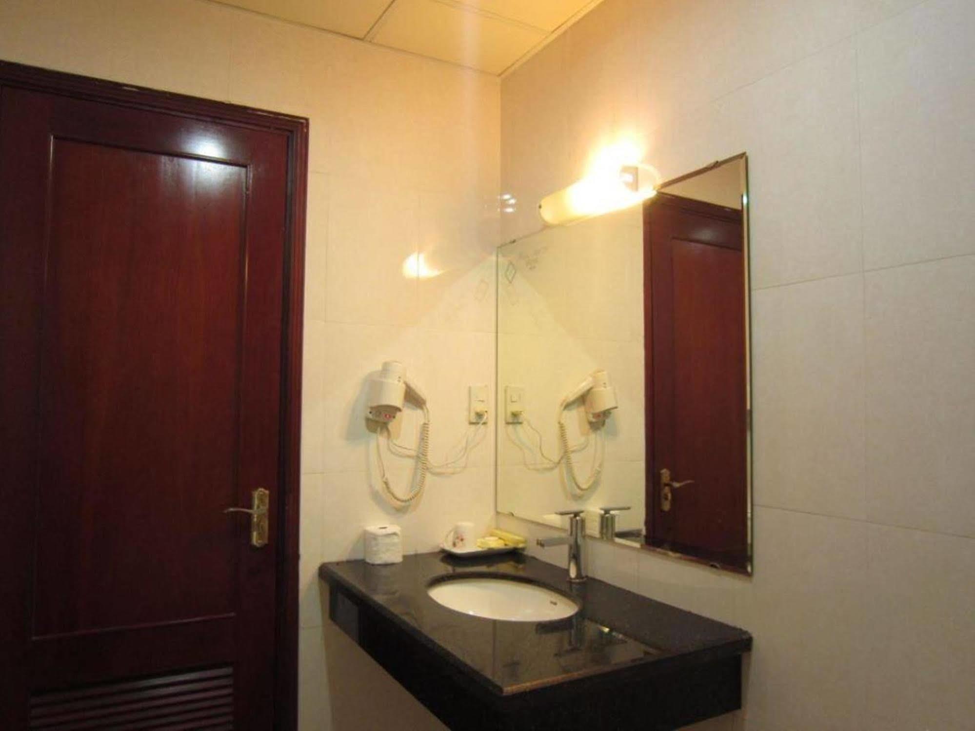 Reddoorz Ruby Star Hotel Truong Dinh Ho Şi Min Exterior foto