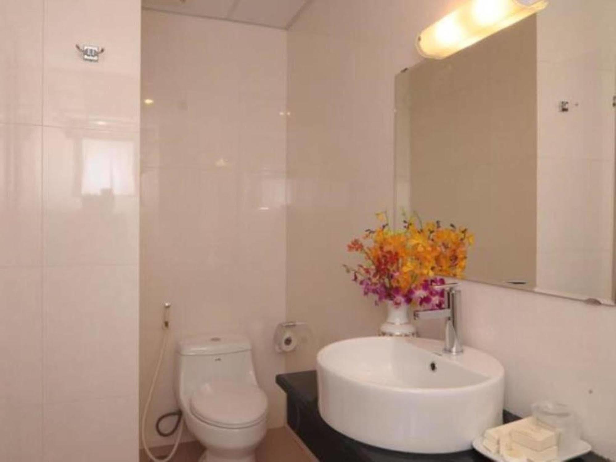 Reddoorz Ruby Star Hotel Truong Dinh Ho Şi Min Exterior foto
